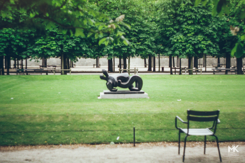 Falling in love in Paris (Zenit SLR analog print scan)