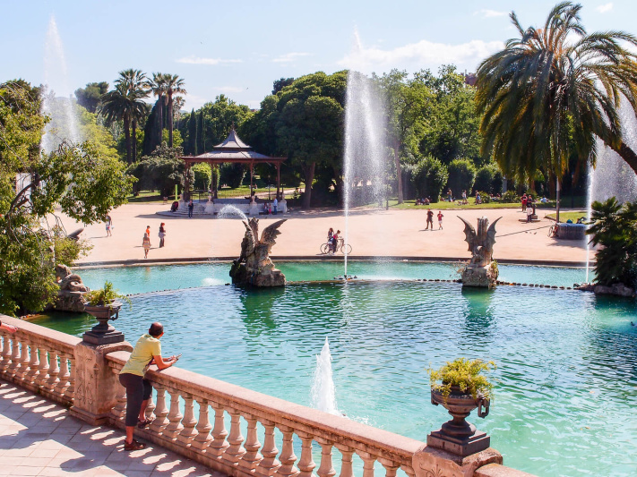 Barcelona, cascada monumental fountain pool, park pavillion, stone balustrade