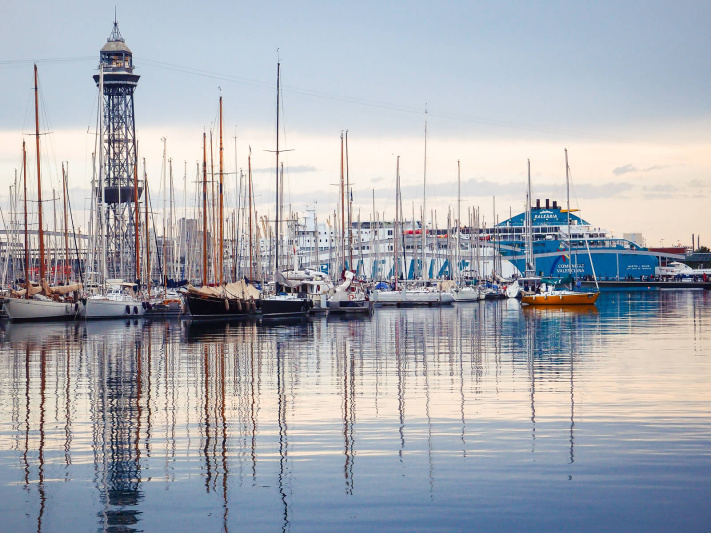 Barcelona, calm water, mast pole reflexions, yacht port