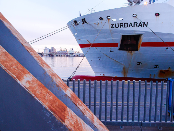 Barcelona port, rusty metal, zurbaran ship ropes