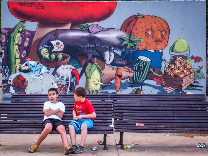 Barcelona, Biolentos 2012 vegetables, street art mural