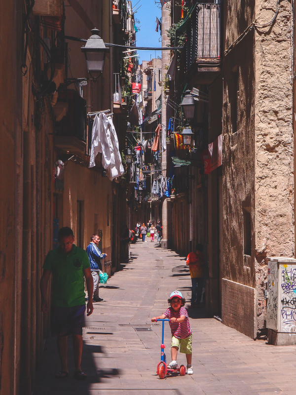 Barcelona, cloths dry outside, narrow alley streets, old town, pedestriants walking, streetlife