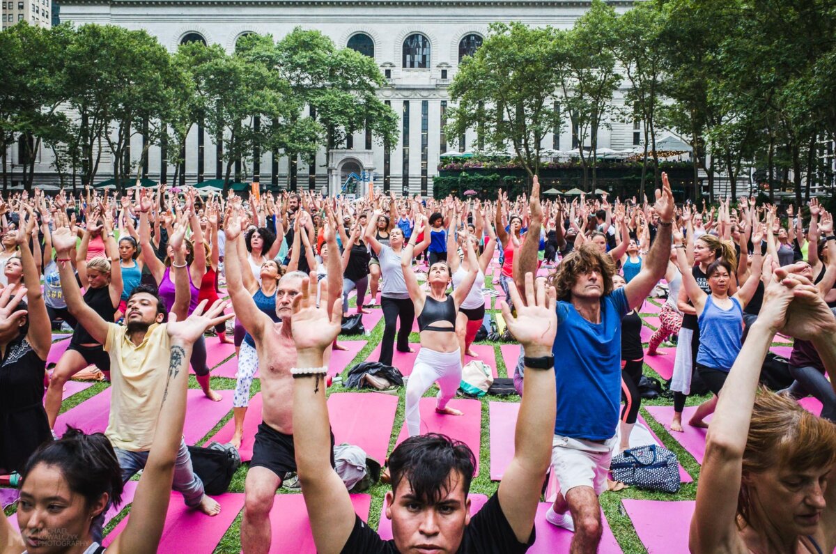 Hands up yoga