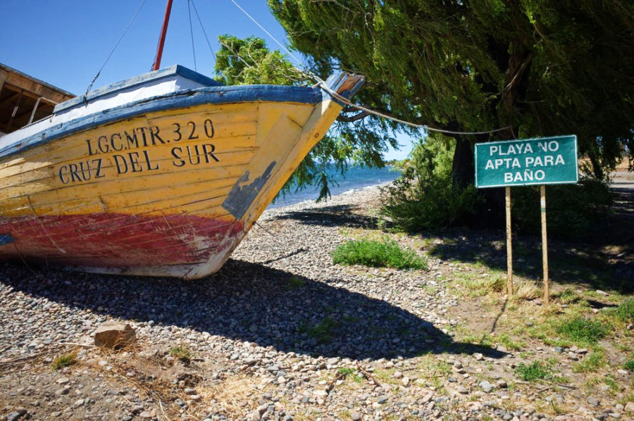 Chile Chico Beach stranded fisher boat Playa No Apto Para Bano